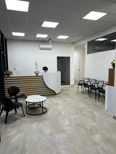 Medical Smile E. Pochrzęst - Stomatologia, Implantologia, Protetyka i Leczenie Kanałowe w Opolu